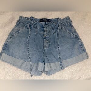 Hollister Ultra High-Rise Mom Short 3”